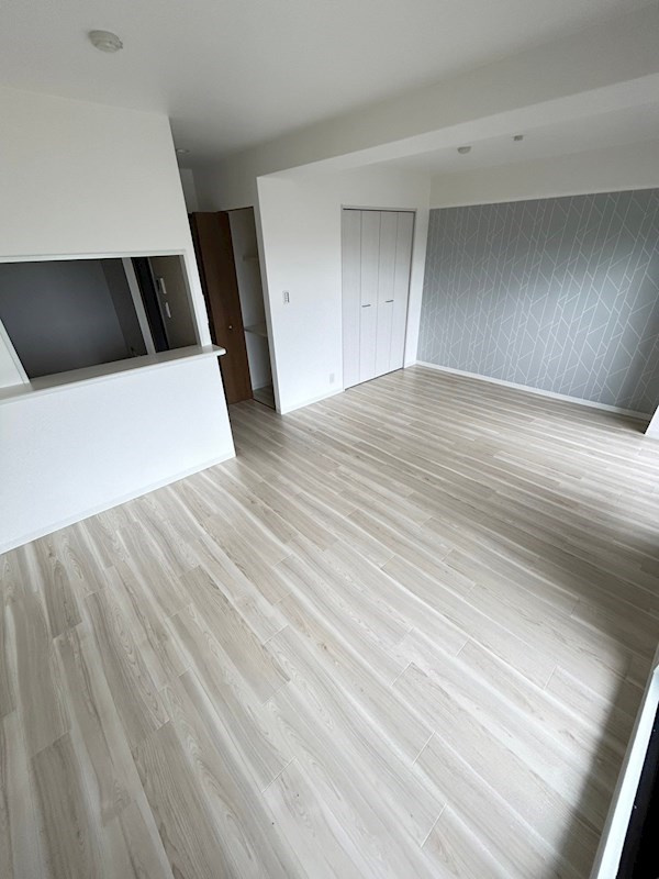 尼崎市上ノ島町１丁目の賃貸マンションの居間・リビング