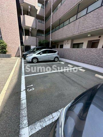 フォレステージュ夙川の駐車場