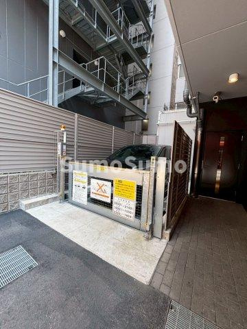 ブランズ大阪本町の駐車場
