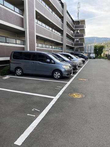 ライゼックス甲陽園の駐車場