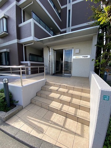 ライゼックス甲陽園のエントランス