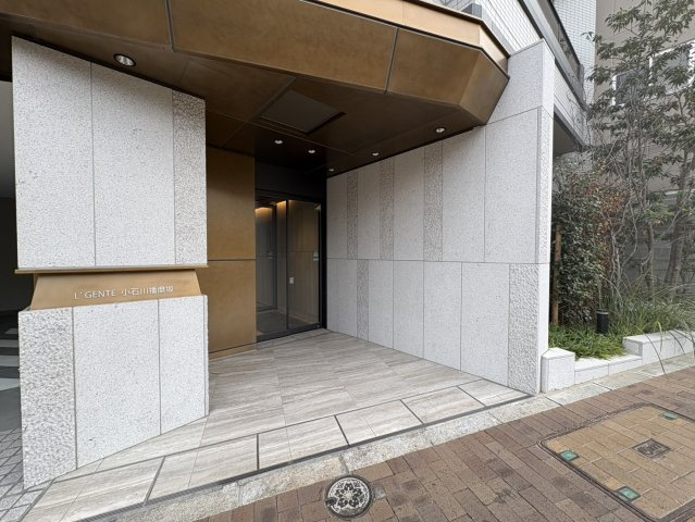ルジェンテ小石川播磨坂のエントランス