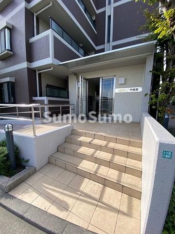 ライゼックス甲陽園のエントランス