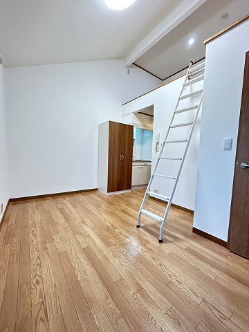 尼崎市塚口本町３丁目のアパートの居間・リビング