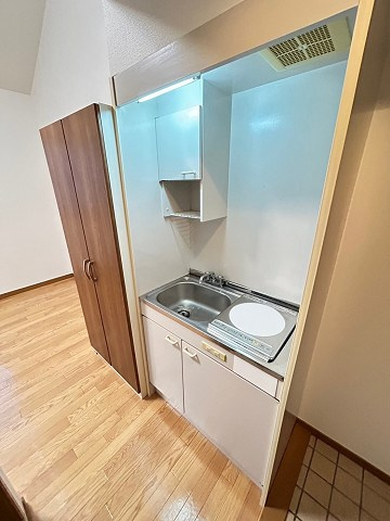 尼崎市塚口本町３丁目のアパートのキッチン