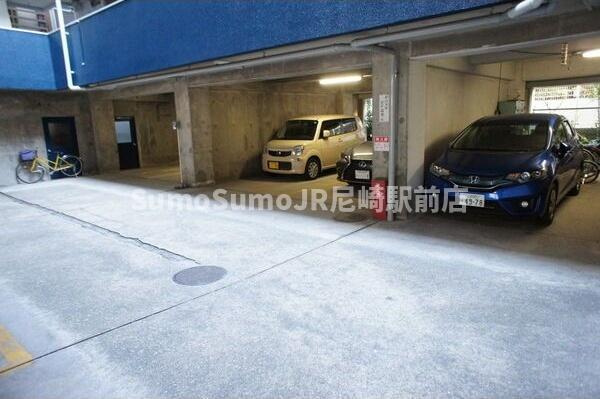 フラワーハイツの駐車場|駐車場に車を止められます