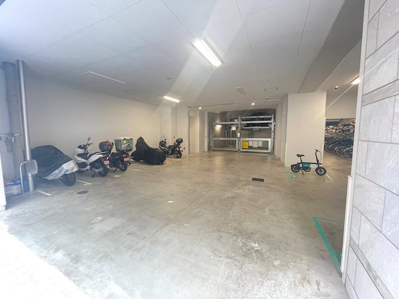 プランドール北浜の駐車場