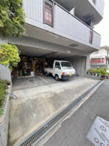 ライフ石町の駐車場