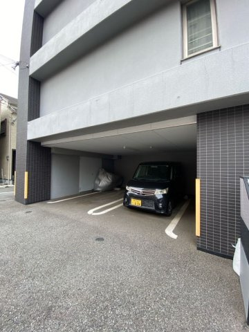 ブライクT27の駐車場|車をお持ちの方に嬉しい駐車場付きの物件です