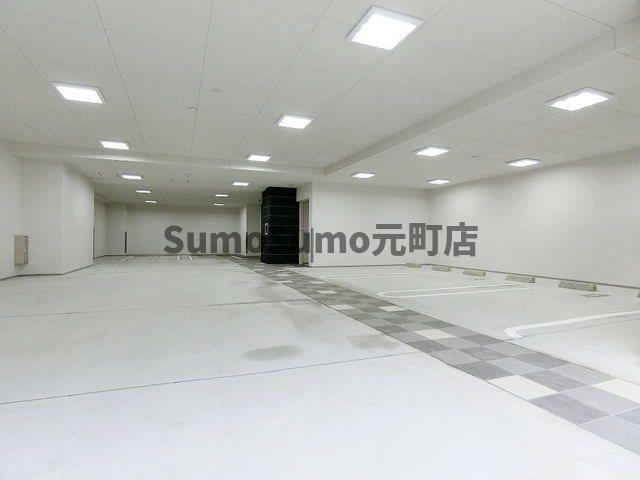 プランドール　コート神戸の駐車場