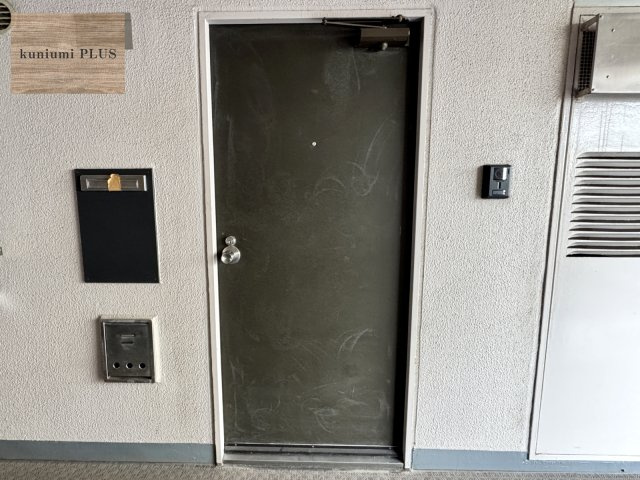 日商岩井菫橋ハイツの玄関