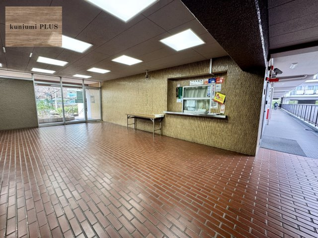 日商岩井菫橋ハイツのエントランス