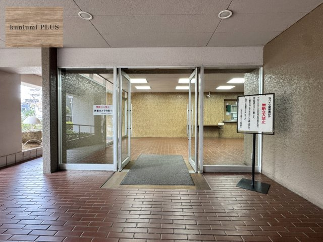 日商岩井菫橋ハイツのエントランス