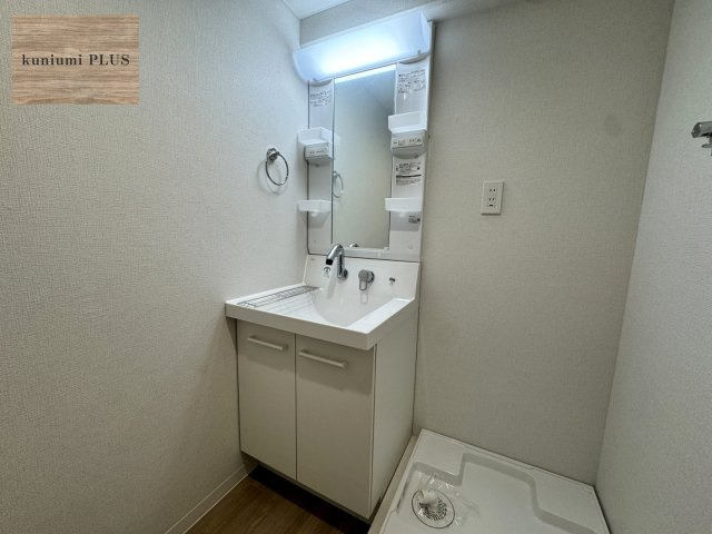 日商岩井菫橋ハイツの独立洗面台