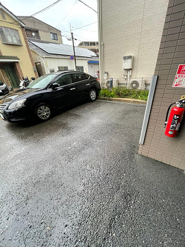 プランドール中屋の駐車場