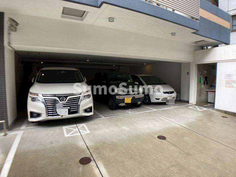 ラシュレエグゼ難波南の駐車場|駐車場があるので、車を買う予定の方も安心です