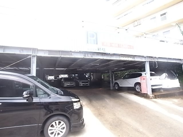 ラムール籠池の駐車場