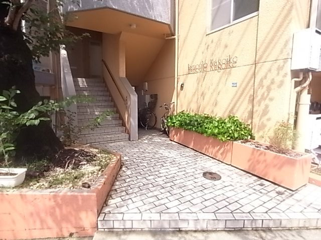 ラムール籠池のエントランス