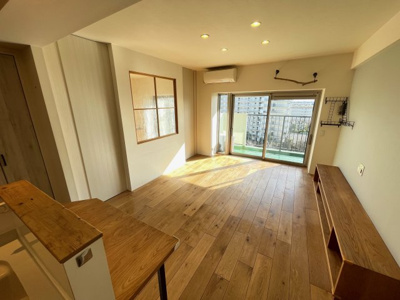 【居間・リビング】 | 南篠崎スカイハイツＢ棟 | 木のぬくもりを感じる無垢フローリングのリビングダイニングです。南向きで日当たりも良好です。