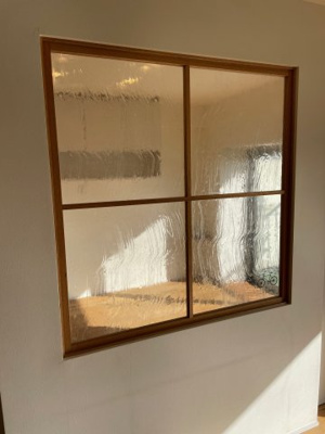 【内装】 | 南篠崎スカイハイツＢ棟 | アンティーク調の型板ガラスがおしゃれな空間を演出しております。