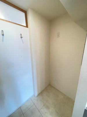 【キッチン】 | 南篠崎スカイハイツＢ棟 | 生活感の出やすい冷蔵庫はキッチン奥に隠せる設計となっております。