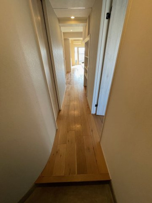 【内装】 | 南篠崎スカイハイツＢ棟 | 廊下も床は無垢フローリングとなっております。