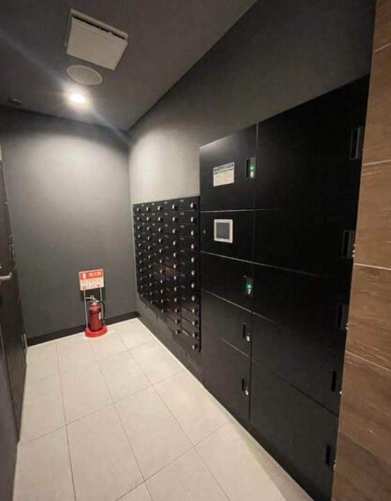 ラシーヌ瓦屋町のロビー