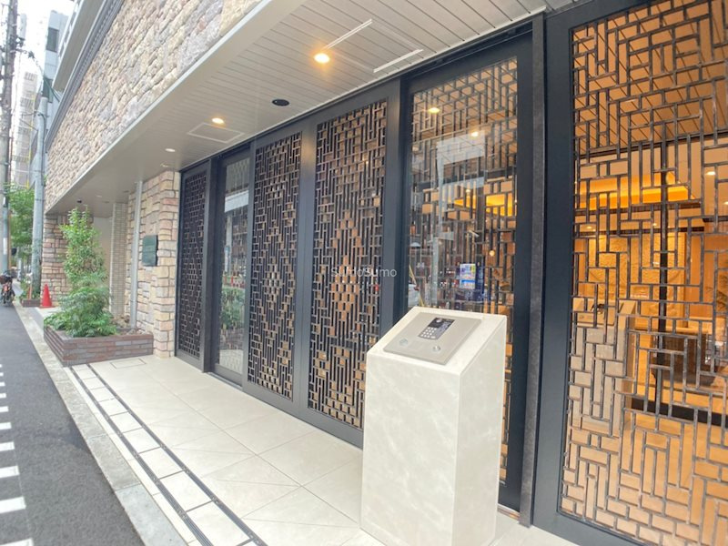 ラクラス本町東のエントランス