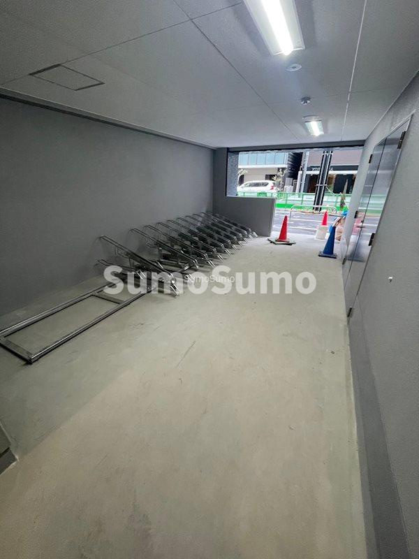 プレサンス堺筋本町エグゼブランの駐車場