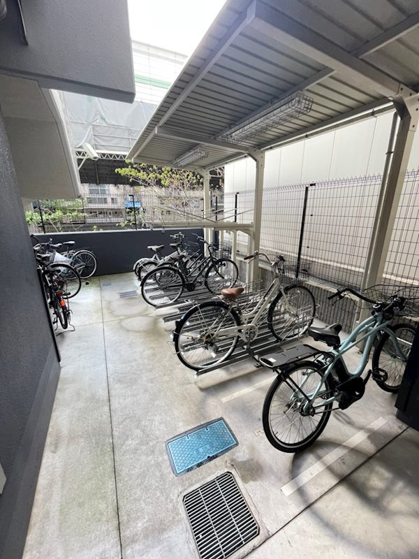 プレサンス松屋町駅前の駐車場