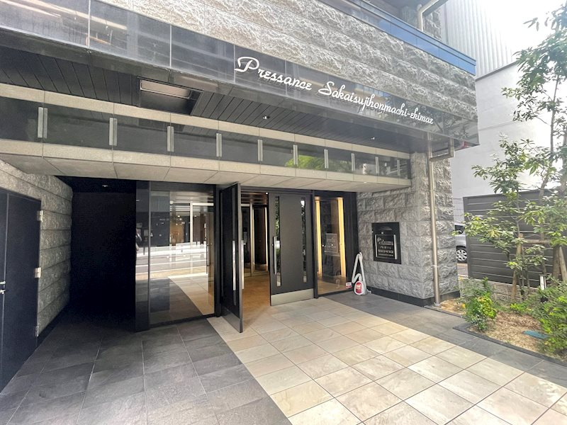 プレサンス堺筋本町駅前のエントランス