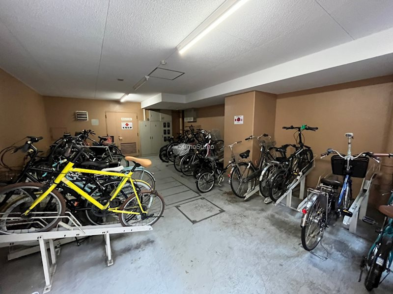 プレサンス心斎橋タイミックスの駐車場