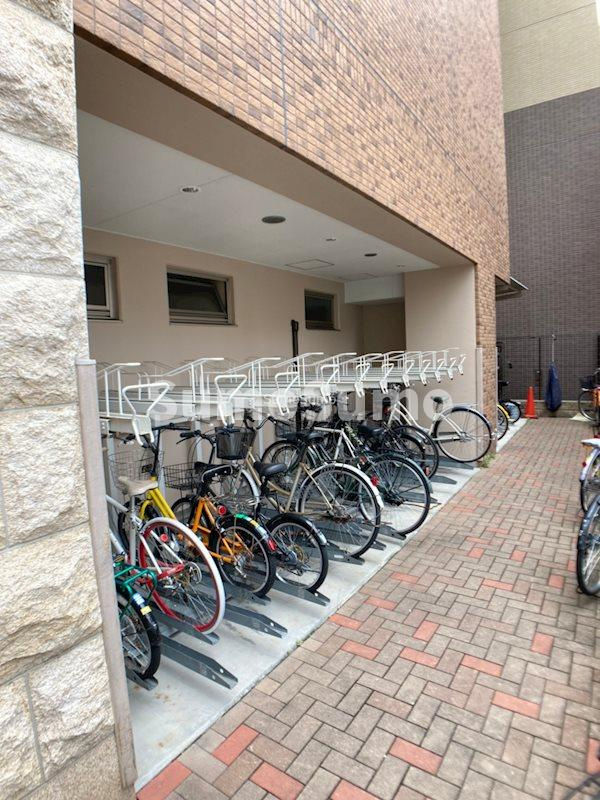 プレサンス心斎橋ザ・スタイルの駐車場