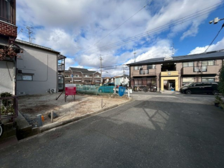 寝屋川市高柳7丁目の前面道路含む現地写真|小学校・中学校へも近くお子様の通学も安心です！