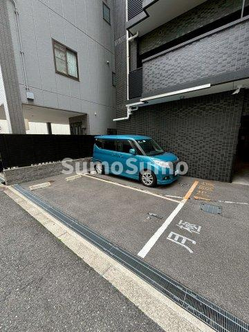 プレサンス新町ウィズジョイの駐車場