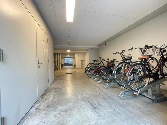 プレサンス心斎橋ブライトの駐車場