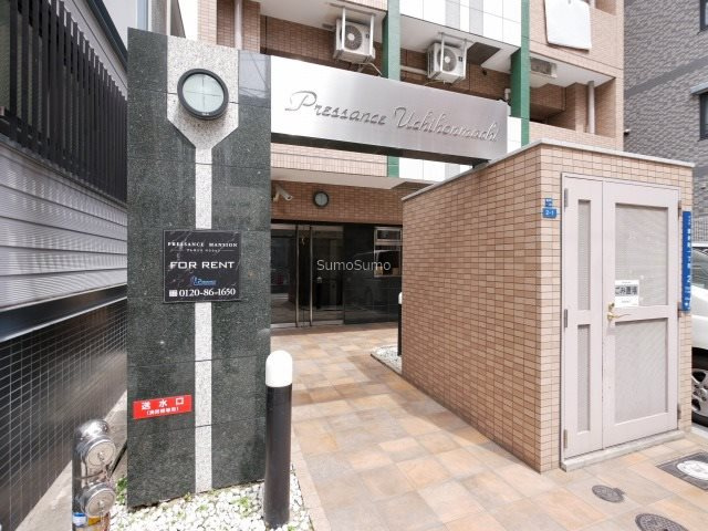 プレサンス内本町のエントランス