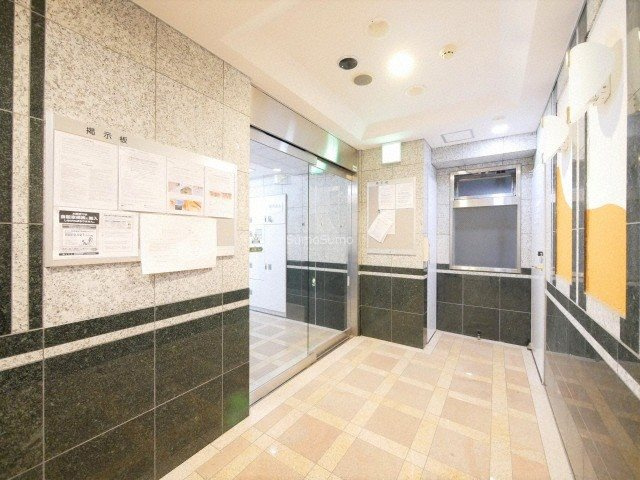 プレサンス内本町のロビー