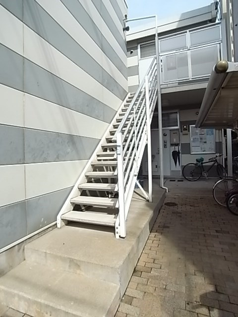 レオパレス甲東の外観