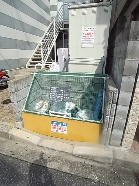 レオパレス甲東の外観