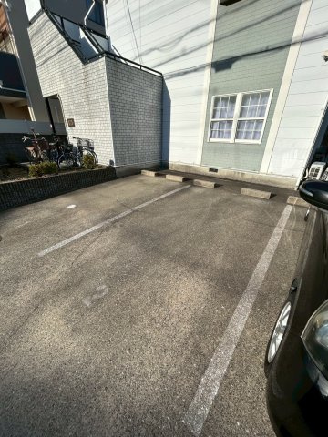 レオパレスRAFFINATOⅡの駐車場