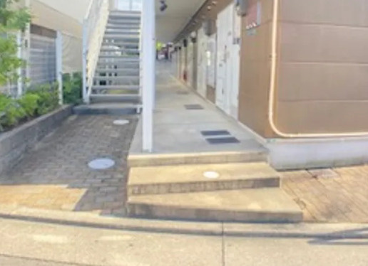 レオパレスアクティのエントランス