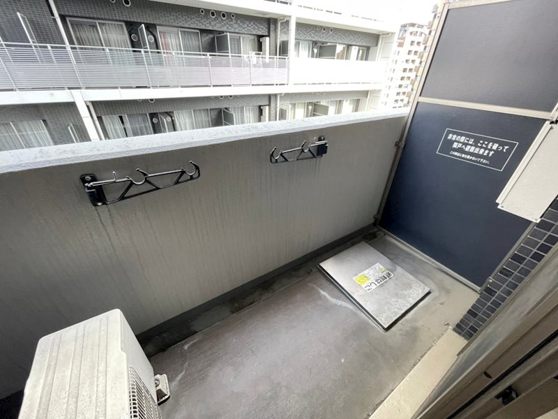 プレサンス松屋町駅前のバルコニー