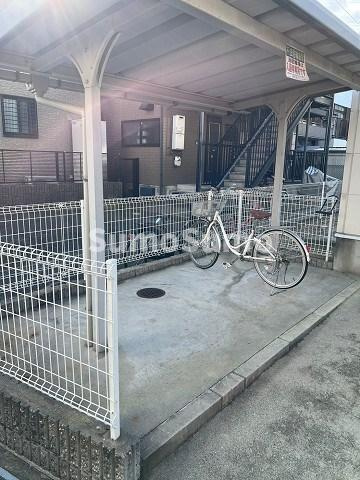 レオパレスルミエールの駐車場