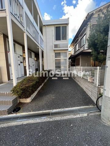 レオパレスルミエールの駐車場