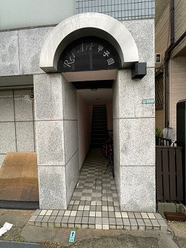 レイアーク甲子園のエントランス