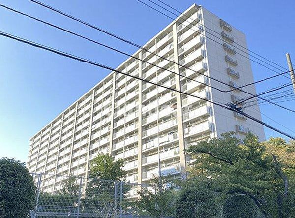 新松戸南パークハウスの外観|ドキドキの新生活も、安心してスタート。ぴったりの住まいを見つけませんか？クランディアが一緒に住まい選びをサポートします‼　まずは、お気軽にお問合せください　＃クランディア