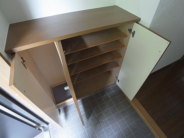 ヴィルブランシェ北町の玄関|玄関にはシューズＢＯＸも完備