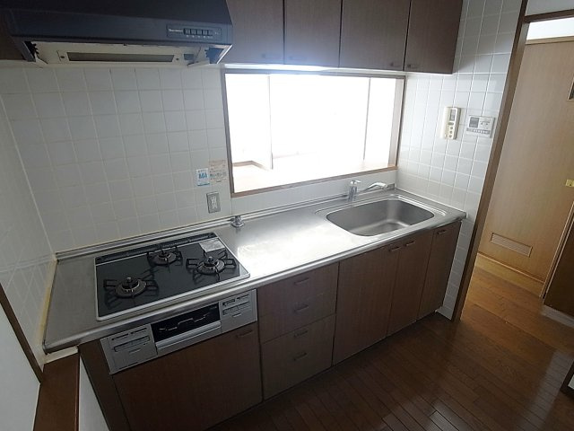 ヴィルブランシェ北町のキッチン|システムキッチン。ガス3口コンログリル付