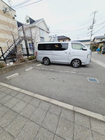 レオパレスBell　Courtの駐車場